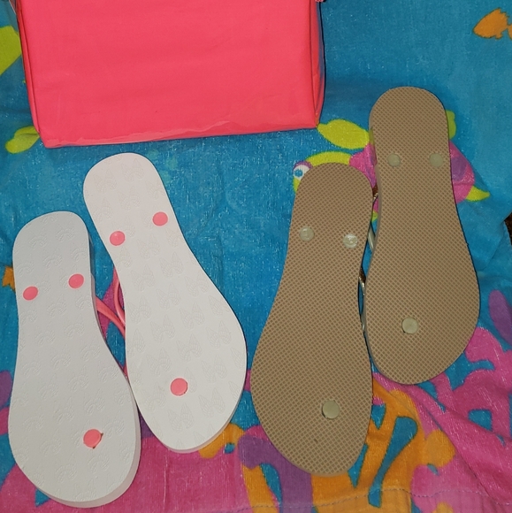 Victoria's Secret Beach Angel Bundle 2 Pairs of Sandals+An Insulated Cooler NWT - Picture 2 of 8